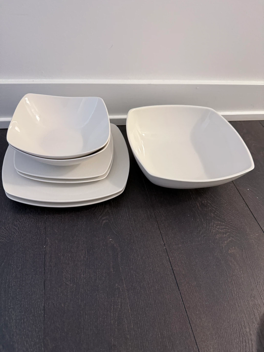 Gibson dinnerware , 7pieces