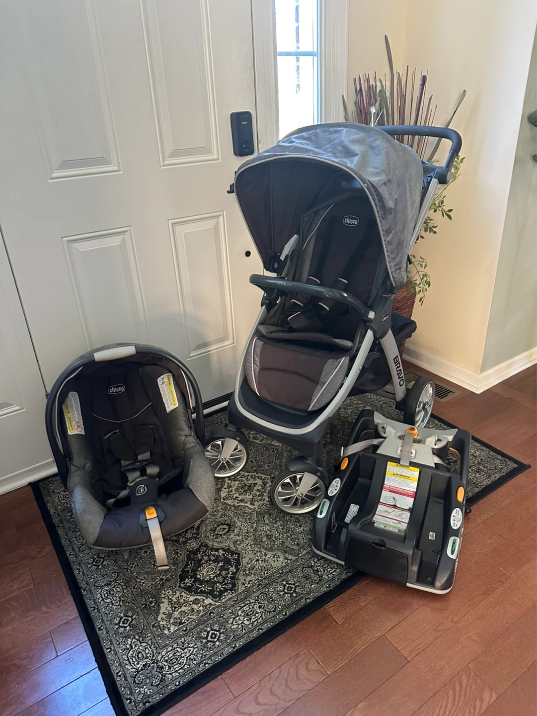 Chicco KeyFit 30 Infant Car Seat with Bravo Stroller