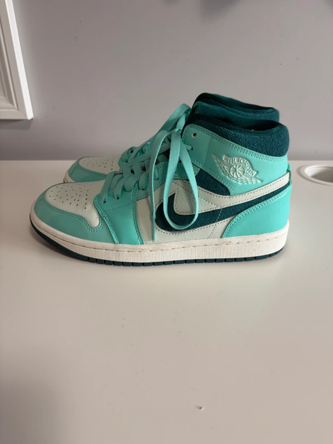 Air Jordan 1 Mid Sneakers - Teal and White