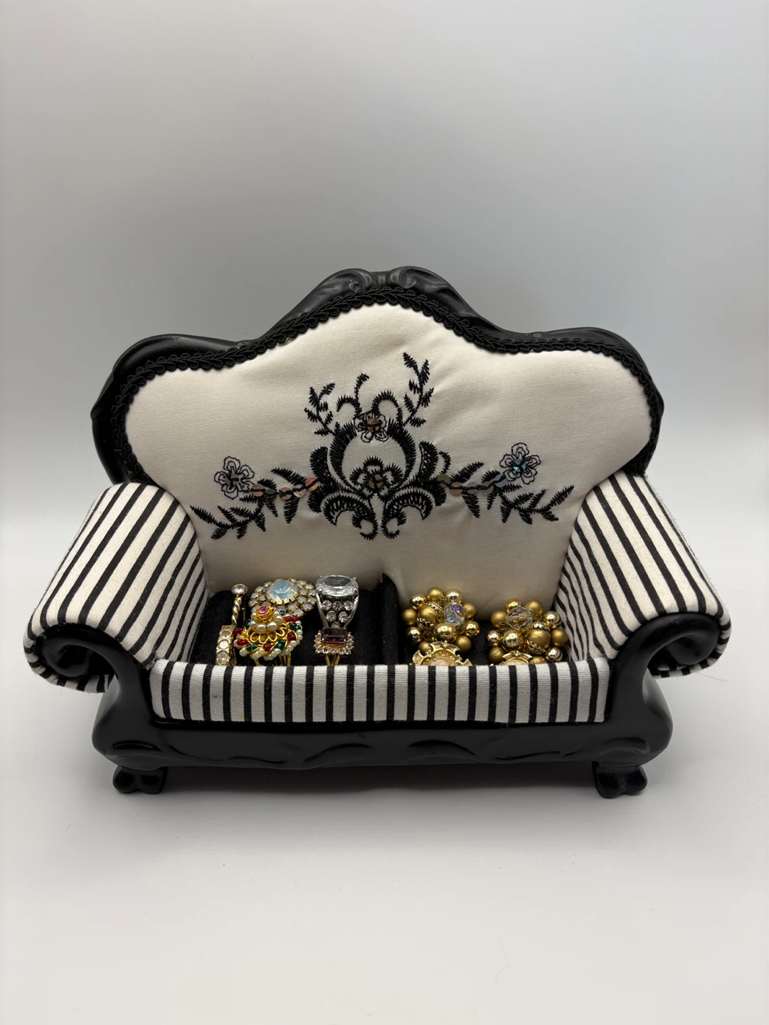 Sofa-shaped Jewelry Organizer