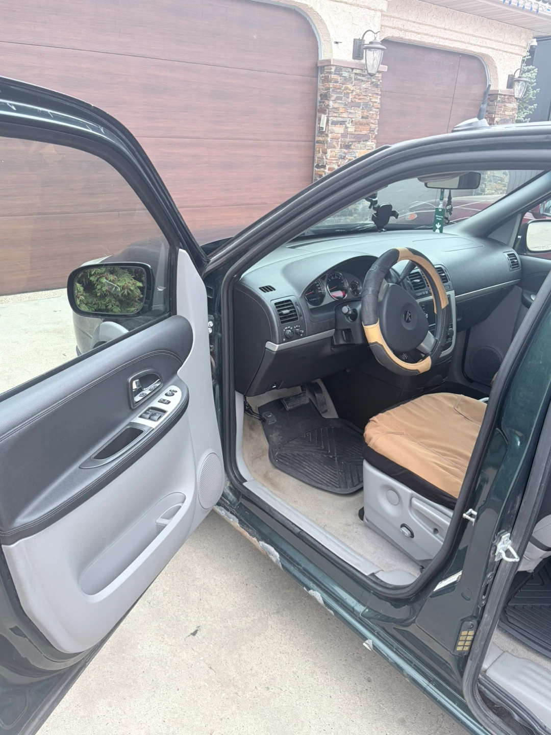 2005 Pontiac Montana SV6 Minivan - photo 5