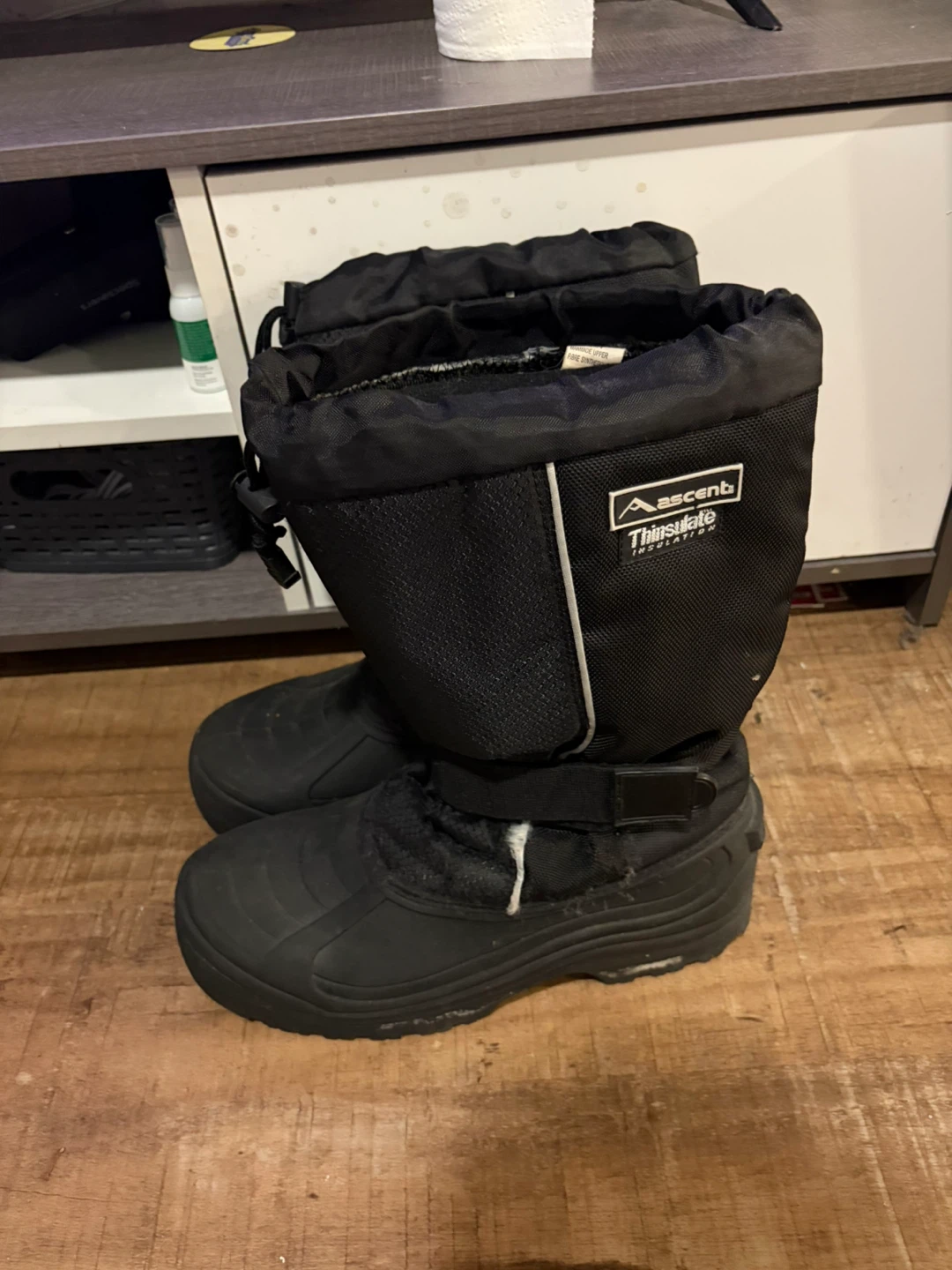 Men’s winter boots (size 11)