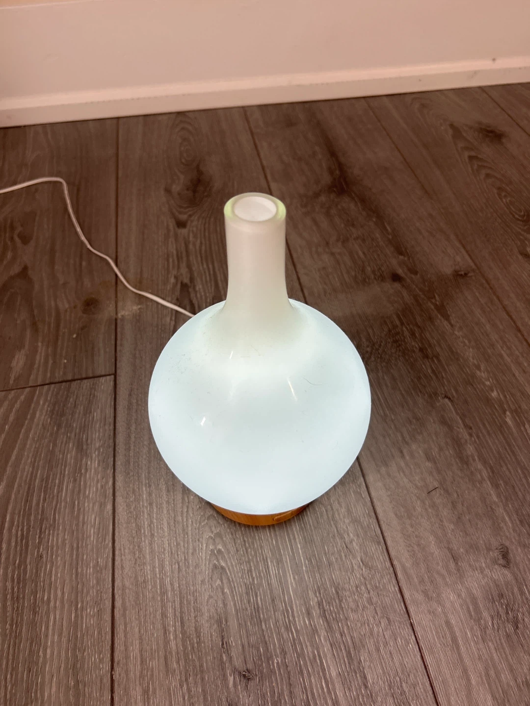 White Diffuser Lamp with Wooden Base - photo 2