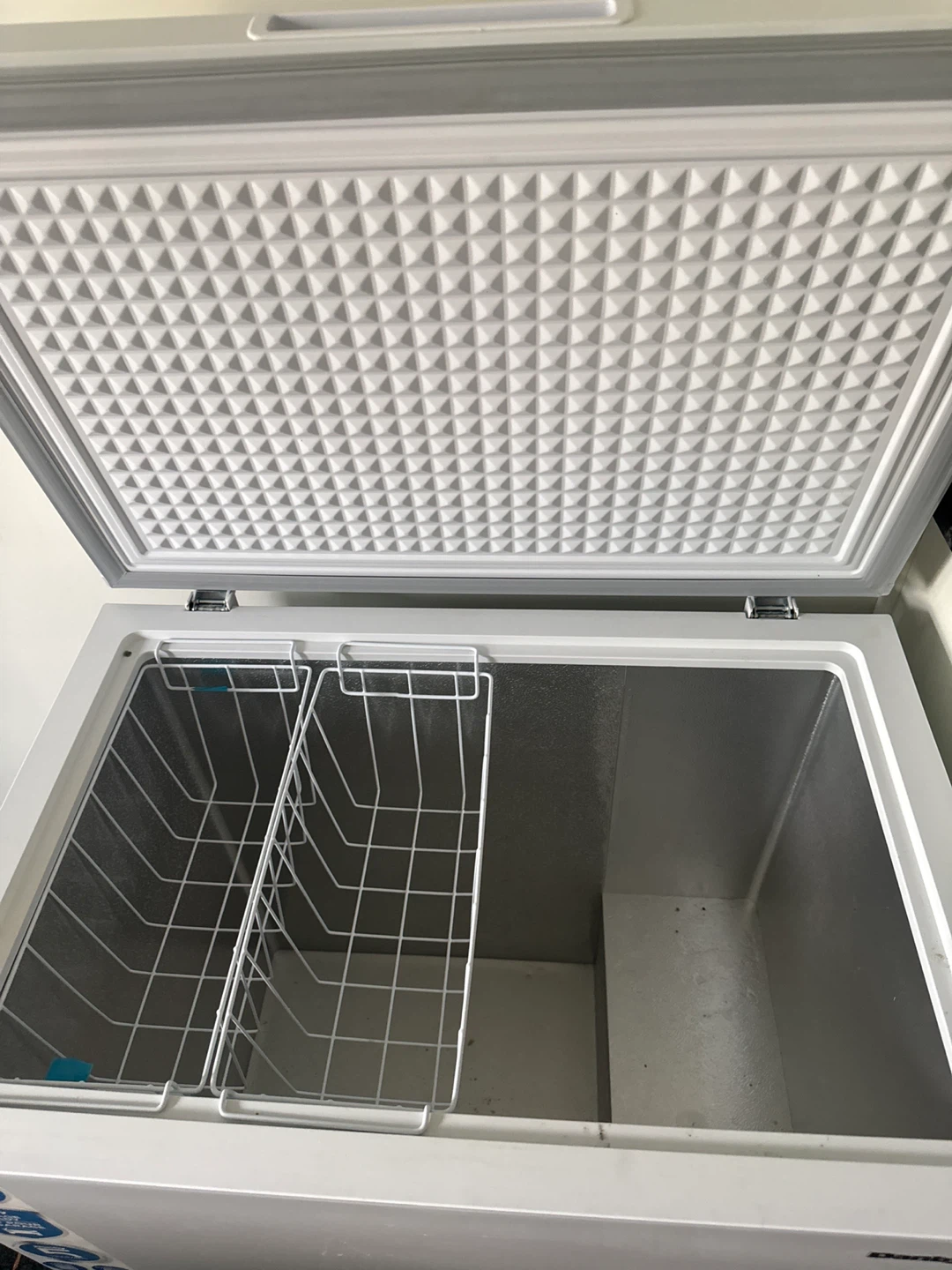 Danby Chest Freezer 7 cu ft - photo 2