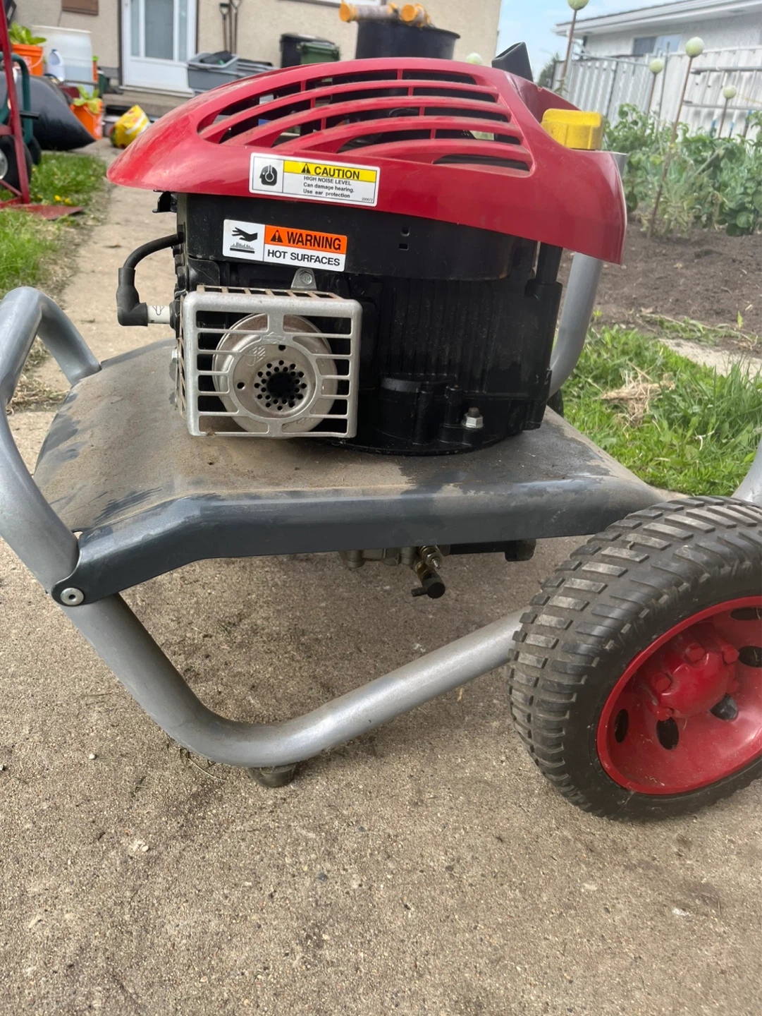 5 hp Briggs and Stratton gas engine - photo 2