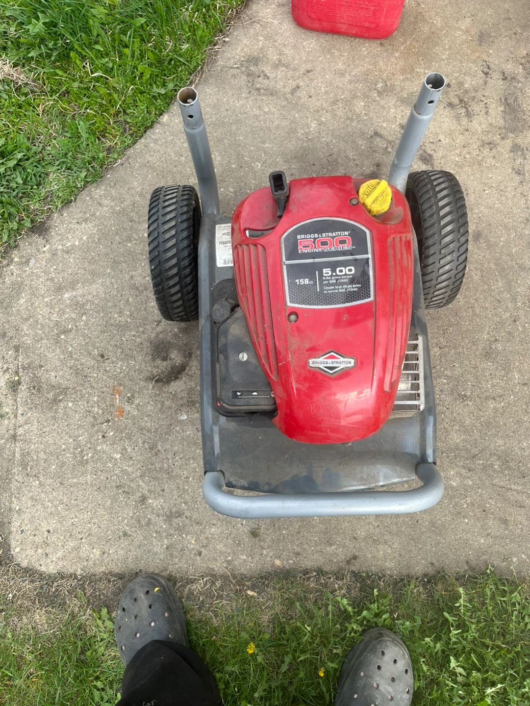 5 hp Briggs and Stratton gas engine