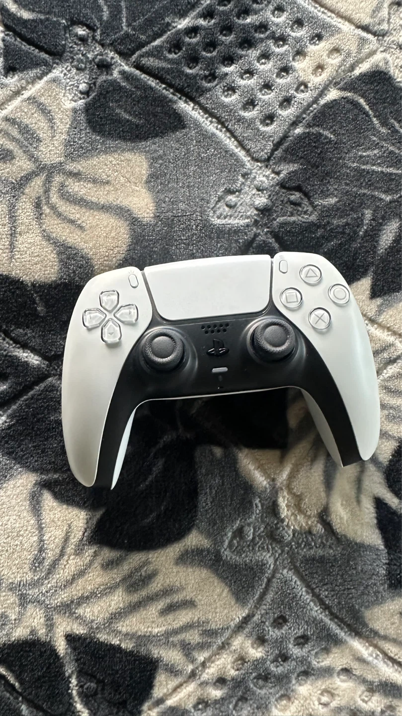PS5 DualSense Controller – Great Condition