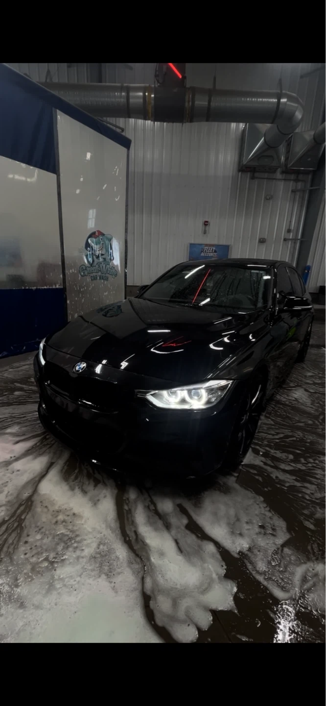 BMW 3 Series Sedan - photo 3