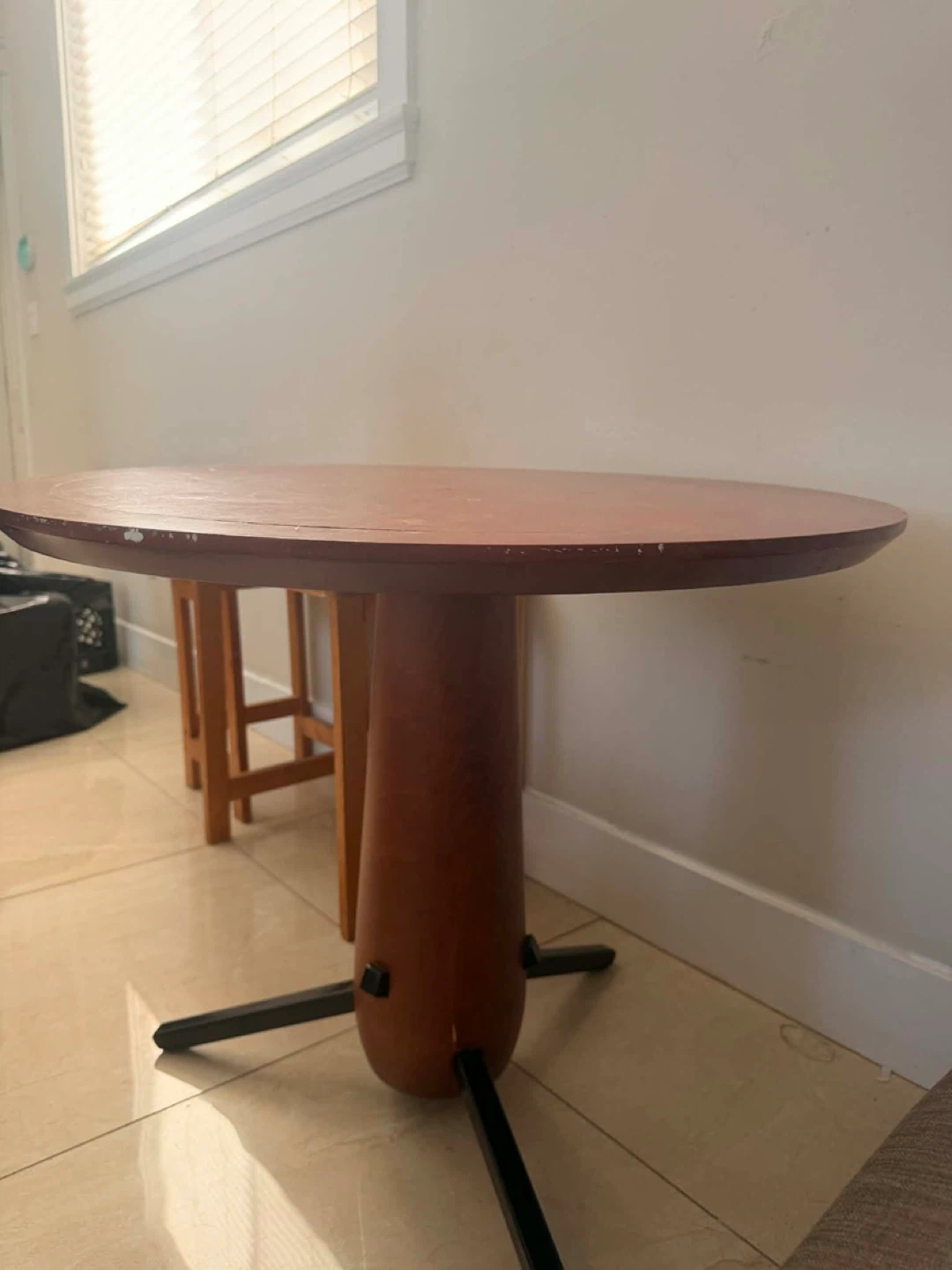 Free round table