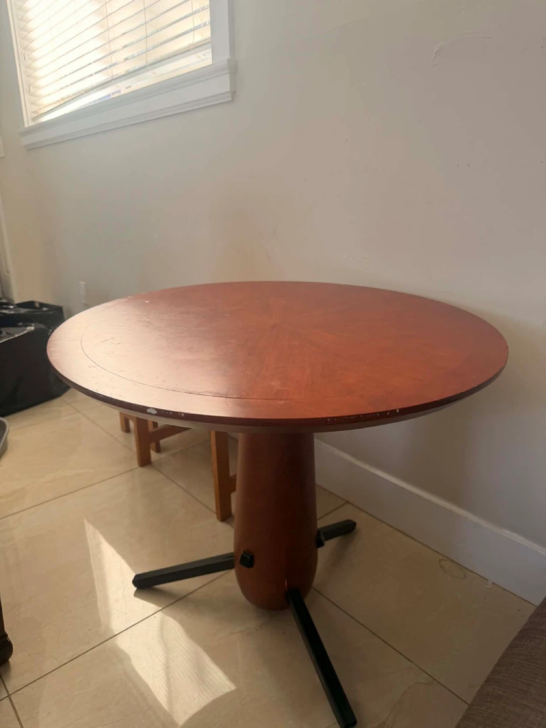 Free round table - photo 2