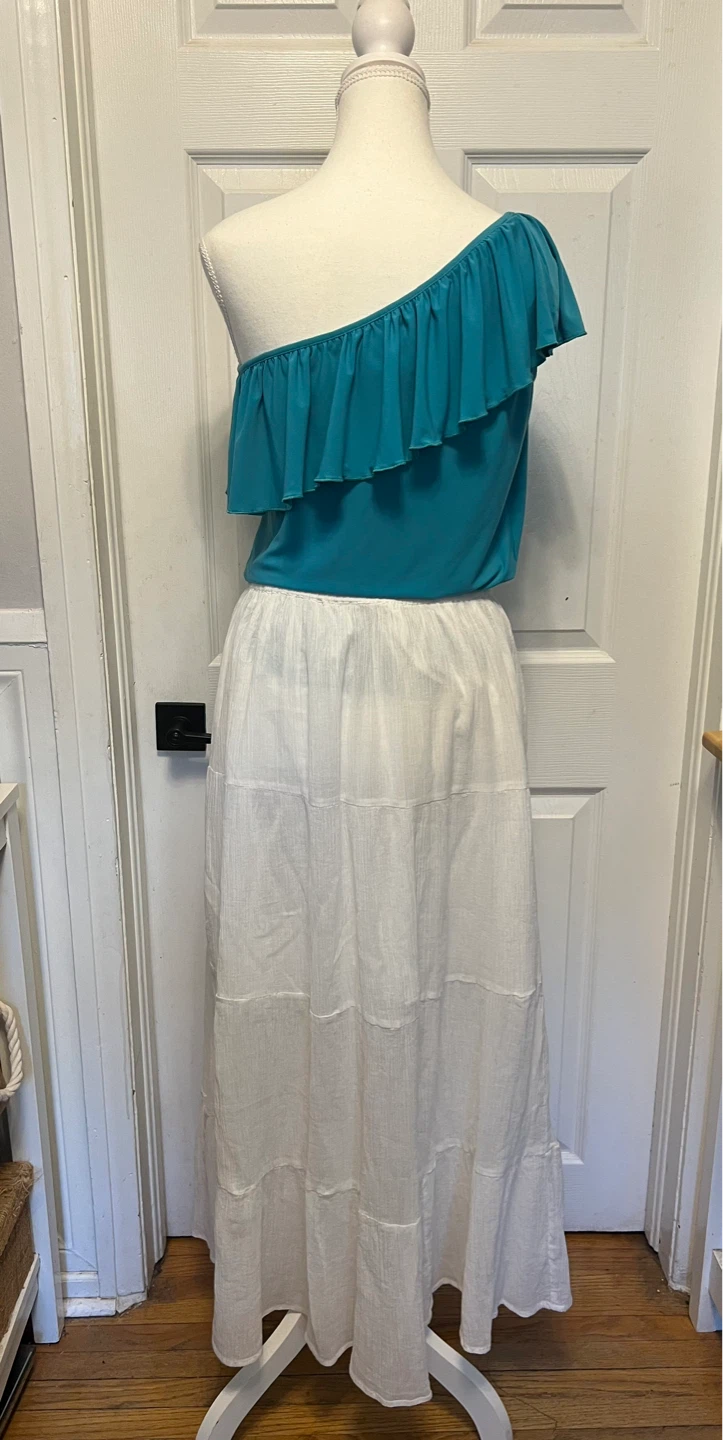 Teal One-Shoulder Ruffle Top and White Tiered Maxi Skirt Set - photo 3