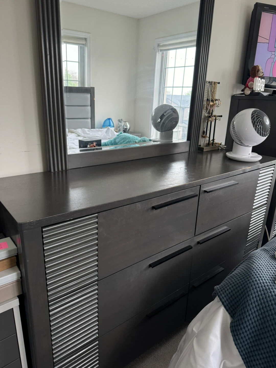 Five piece queen size bedroom, set with boxspring - photo 3
