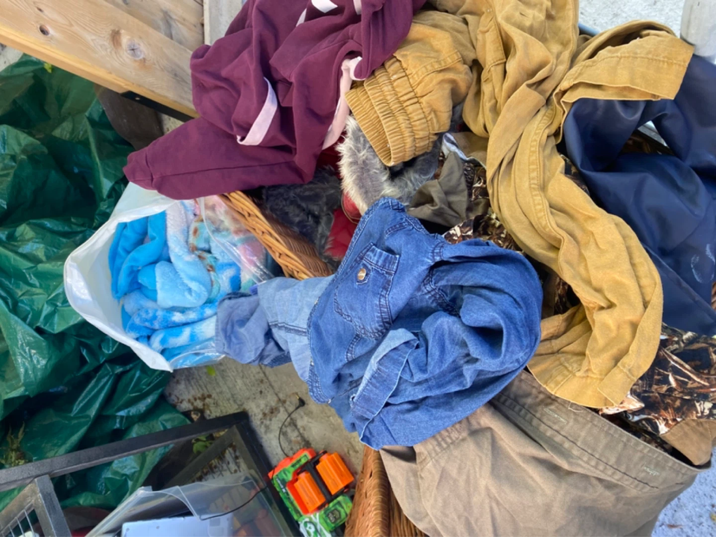 Free wome size large lots mix (fastest pick up)
