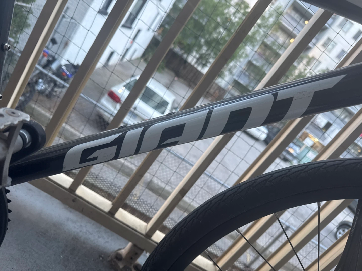 Giant Escape Hybrid Bike - photo 2