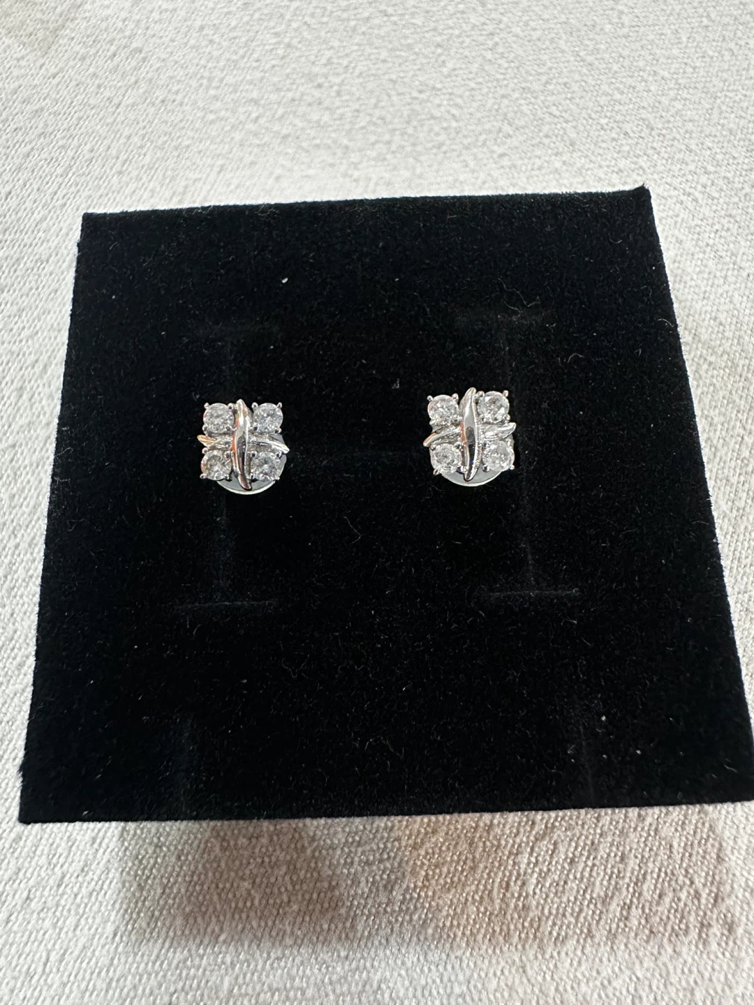 Natural Mined diamond earrings 18k gold settings