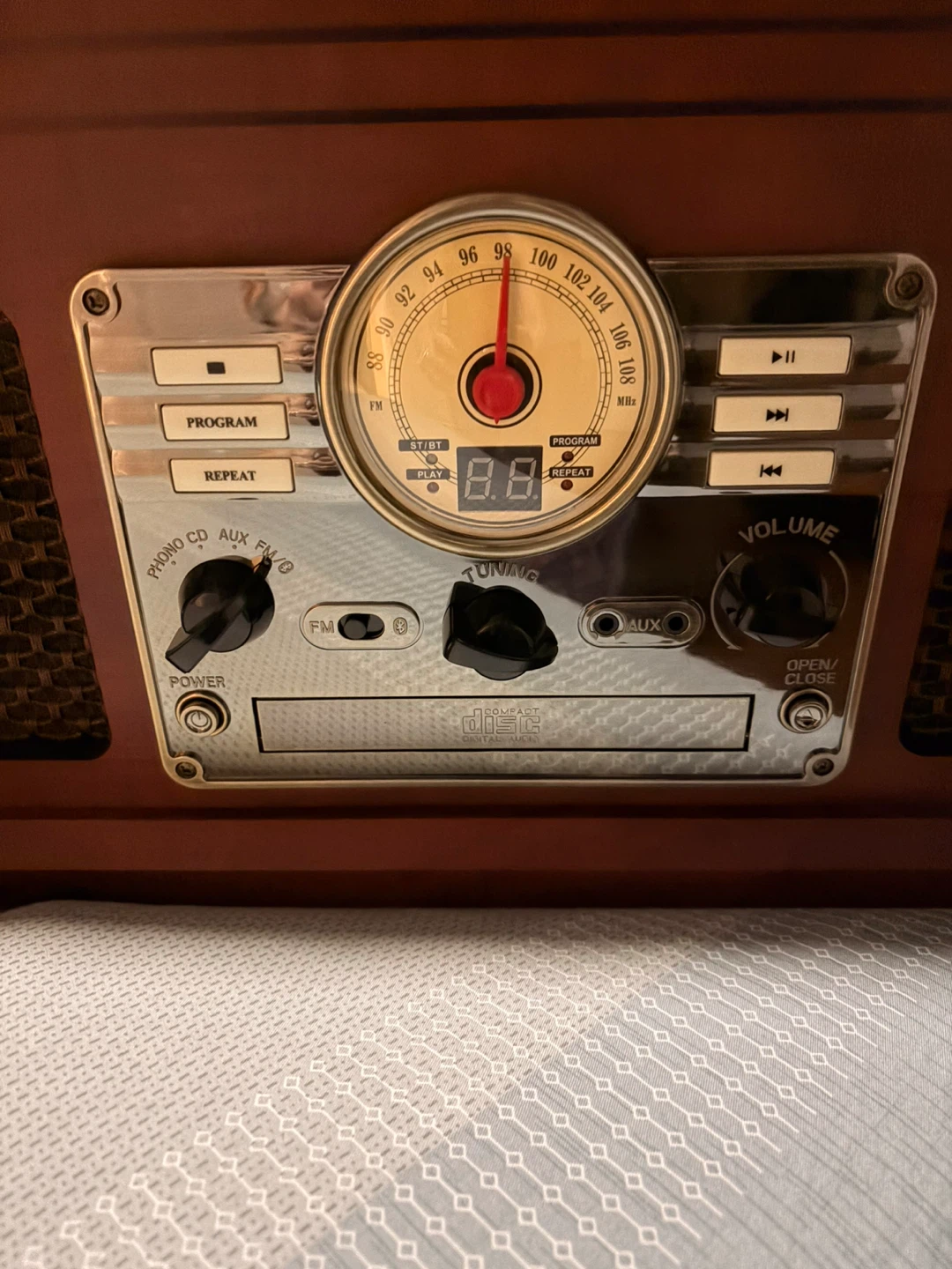 Victrola 6 in 1 media player - photo 3