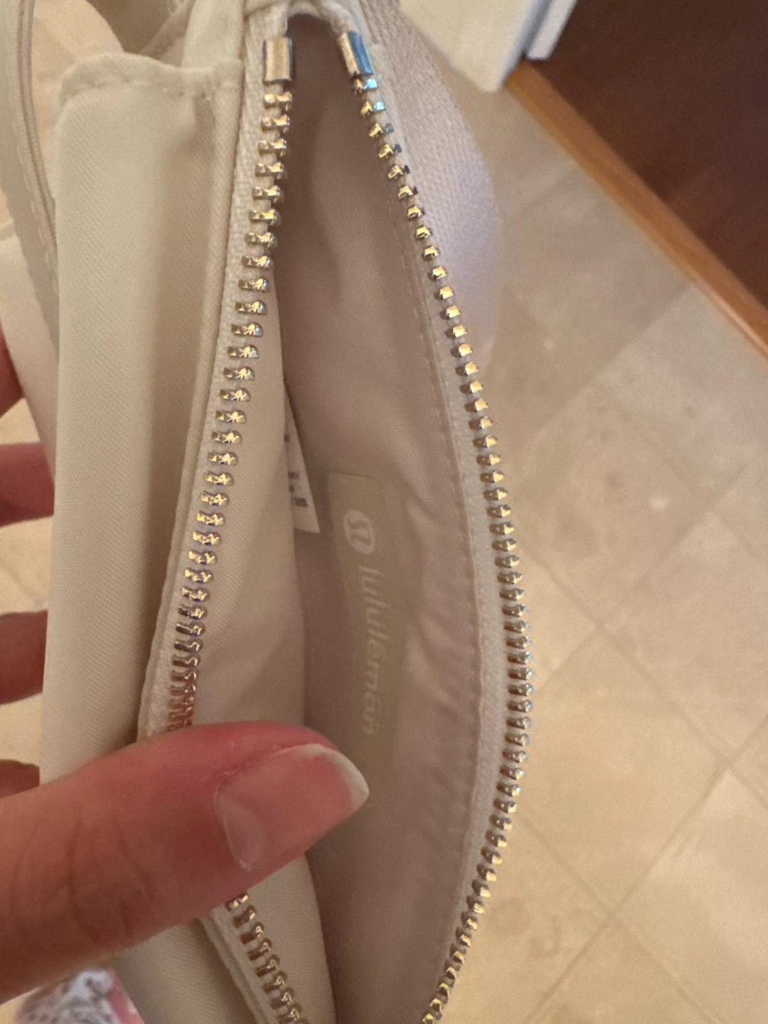 Lululemon phone crossbody - photo 3