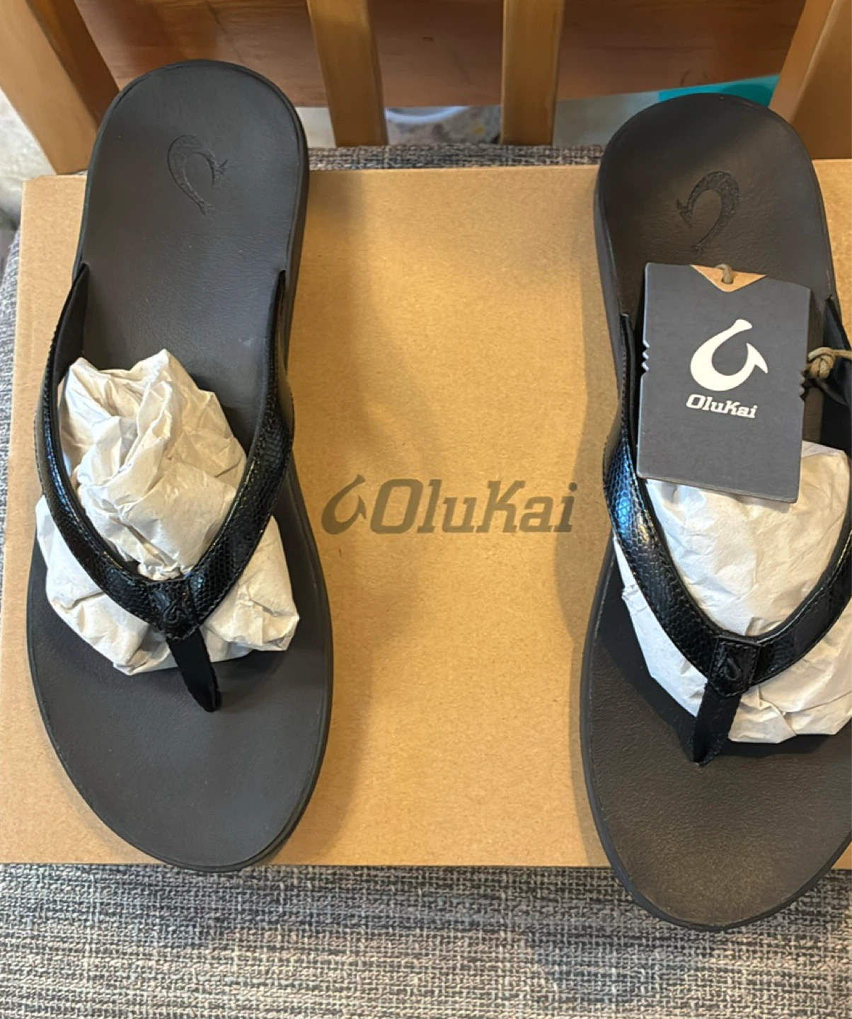 New OluKai Puawe Women's Flip Flops Size 10 Black