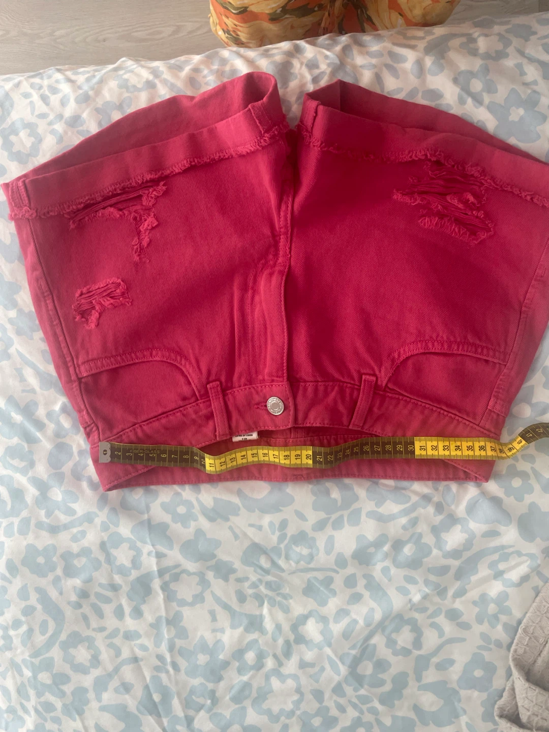 H&M Pink Distressed Denim Shorts - photo 2