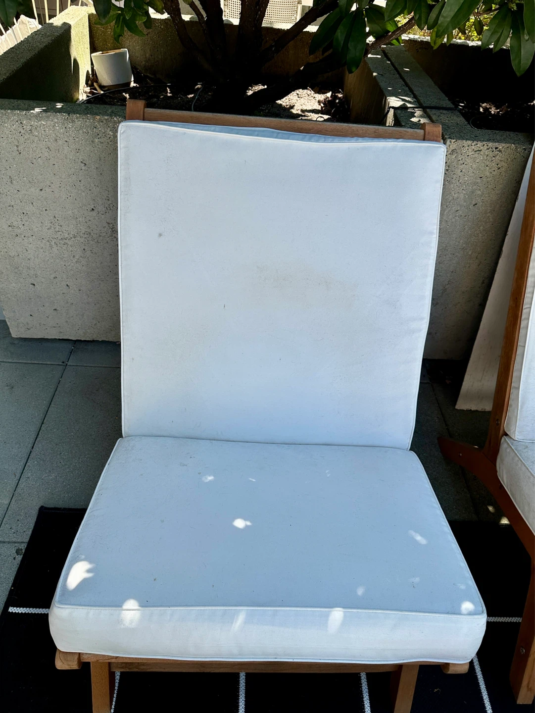 Cute 4-piece patio set — teak frame, needs cleaning - photo 5