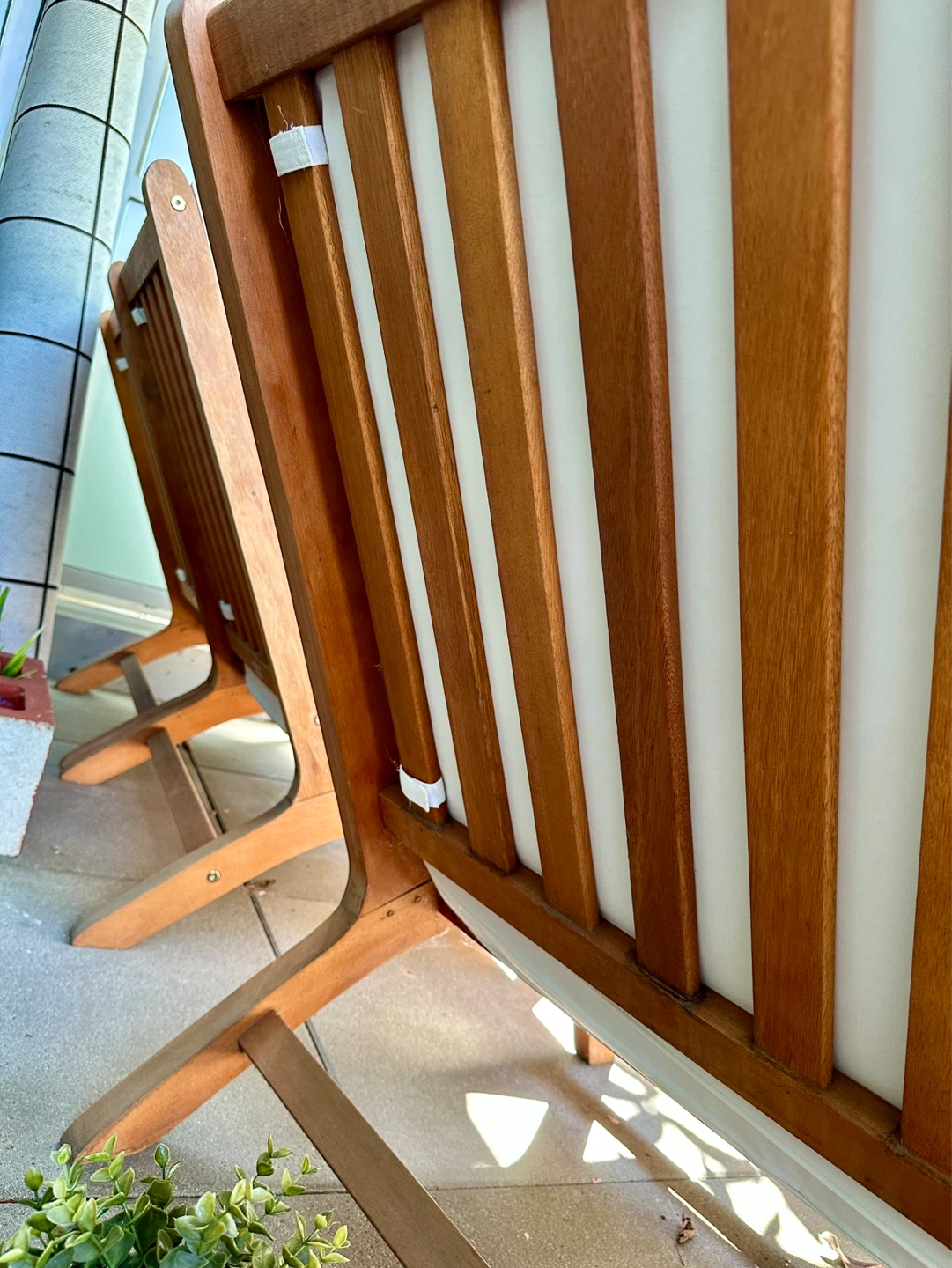 Cute 4-piece patio set — teak frame, needs cleaning - photo 3