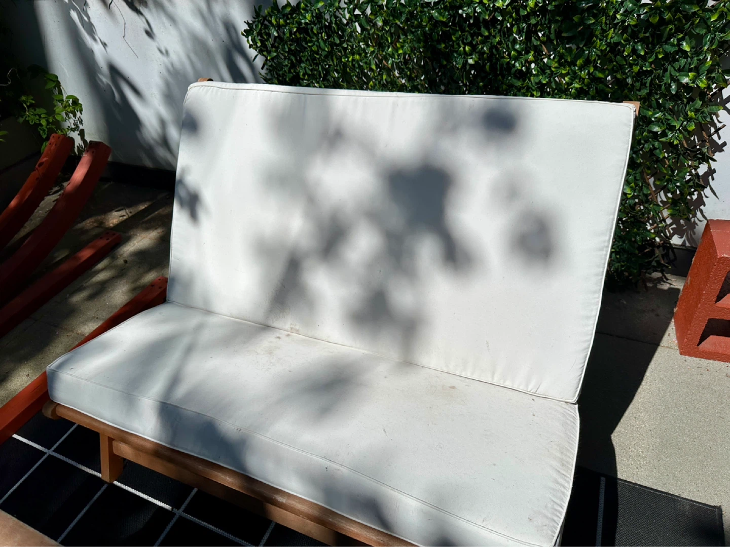 Cute 4-piece patio set — teak frame, needs cleaning - photo 4