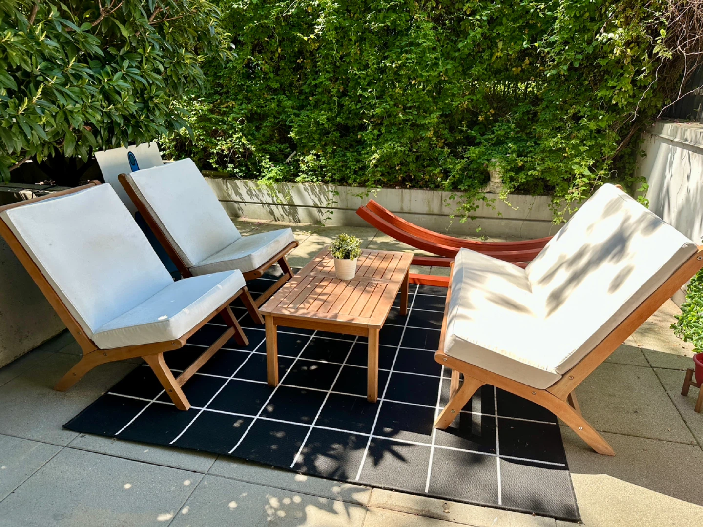 Cute 4-piece patio set — teak frame, needs cleaning