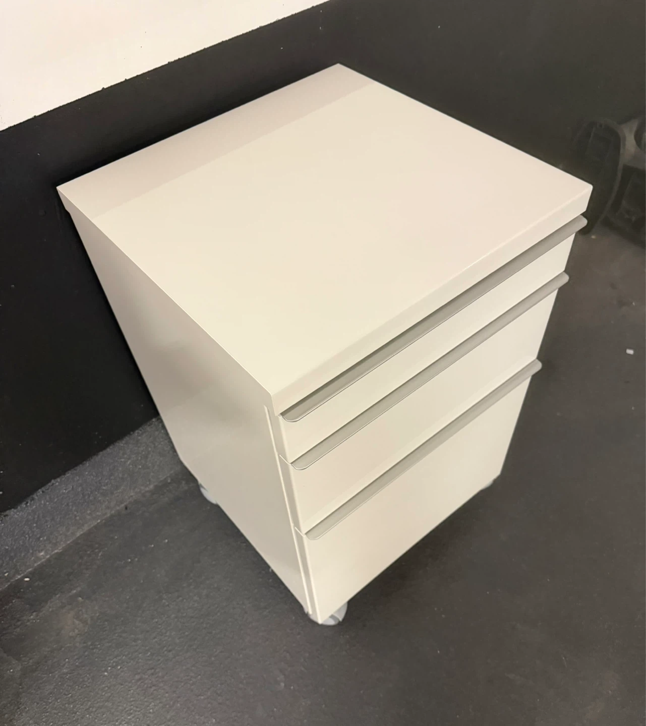 White 3-Drawer Rolling Pedestal - photo 3