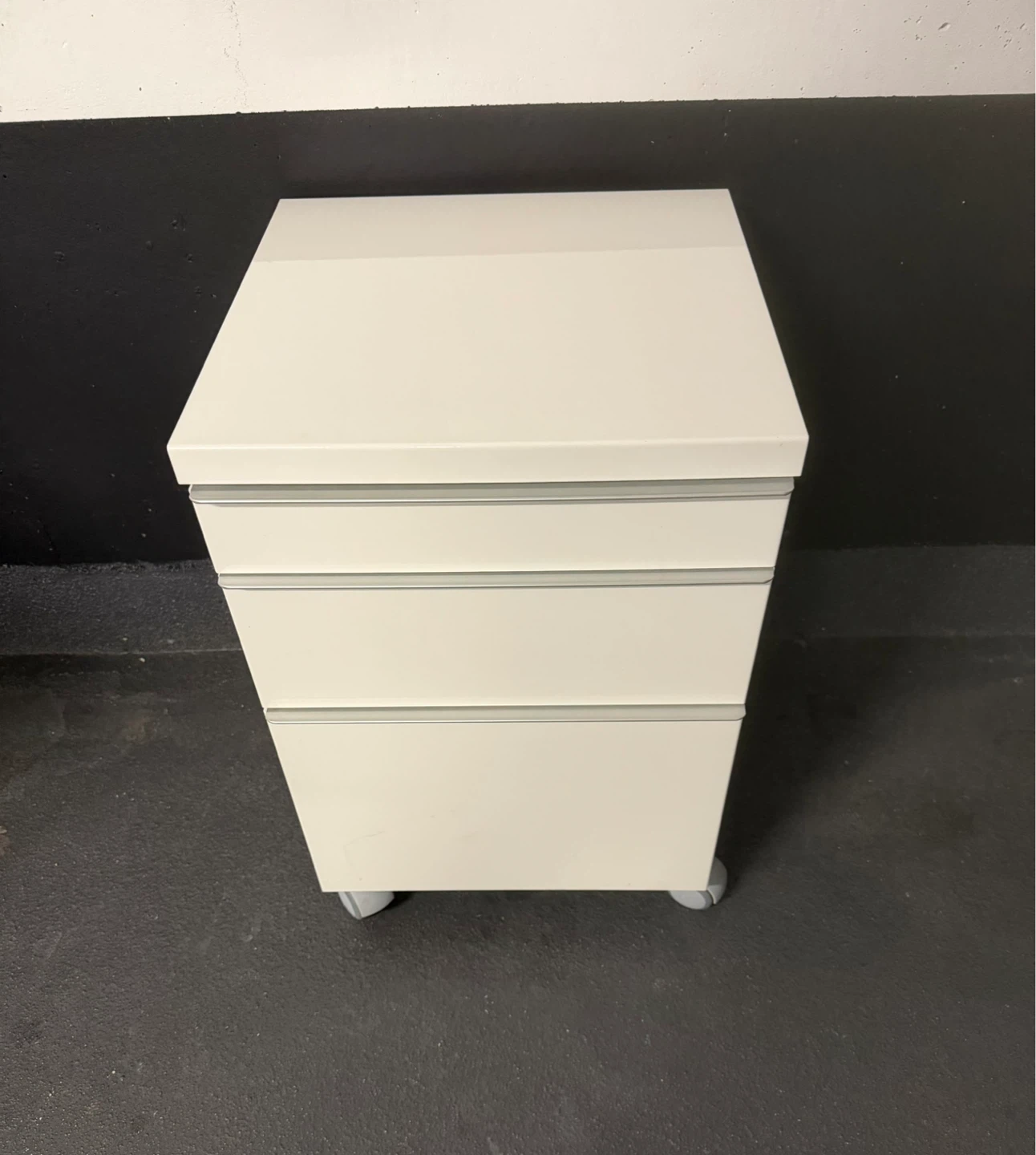 White 3-Drawer Rolling Pedestal