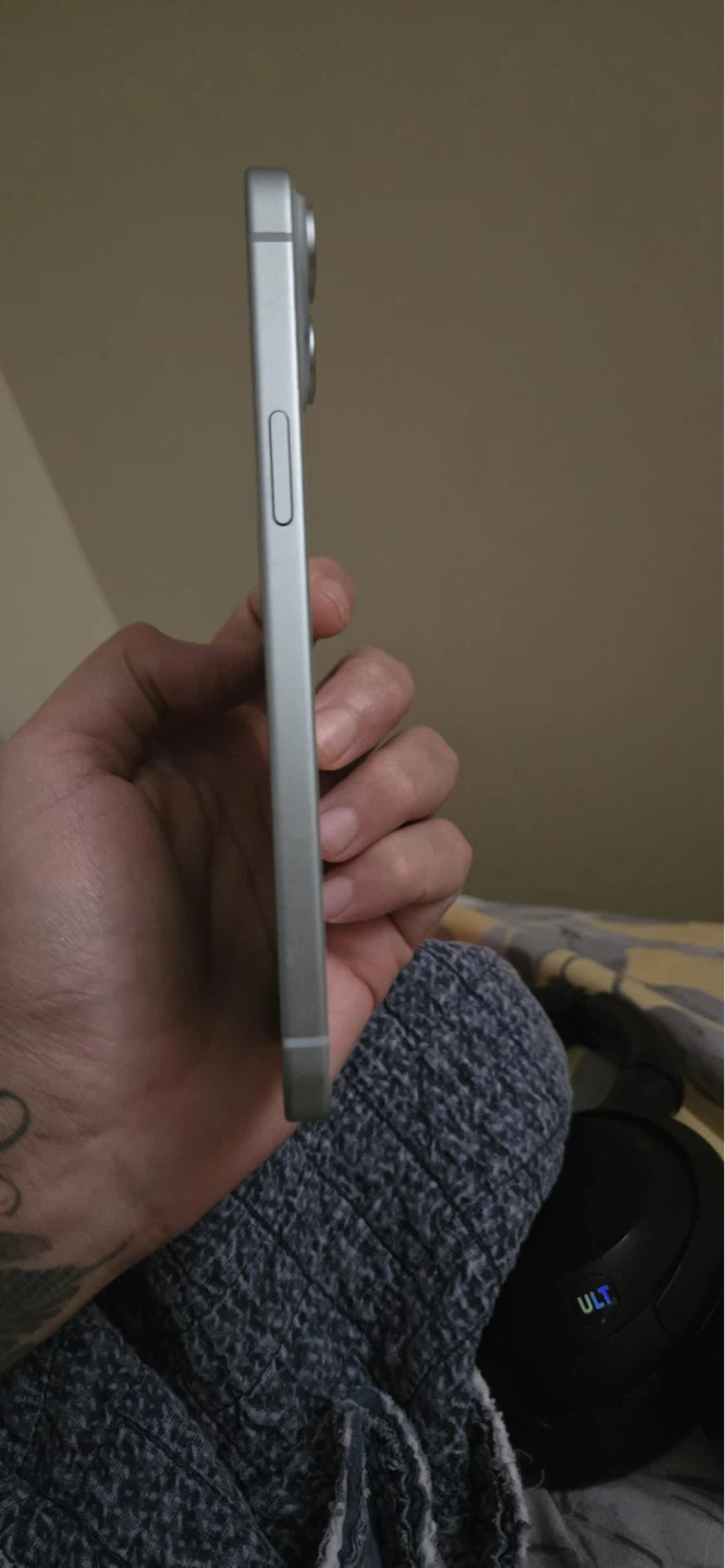 Apple iPhone 15 Plus Silver, 256GB. Like brand new! - photo 5