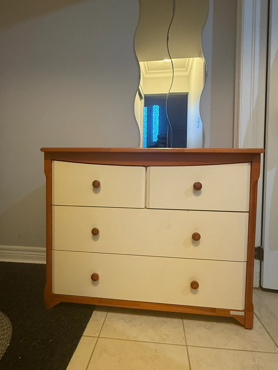 Wooden Dresser with 4 Drawers