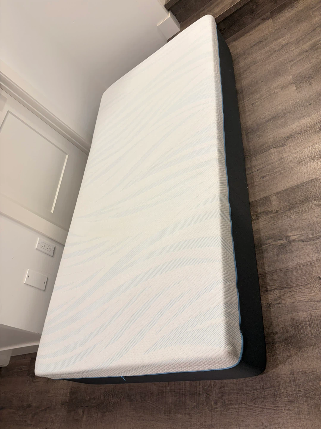 Twin mattress in good condition - photo 2