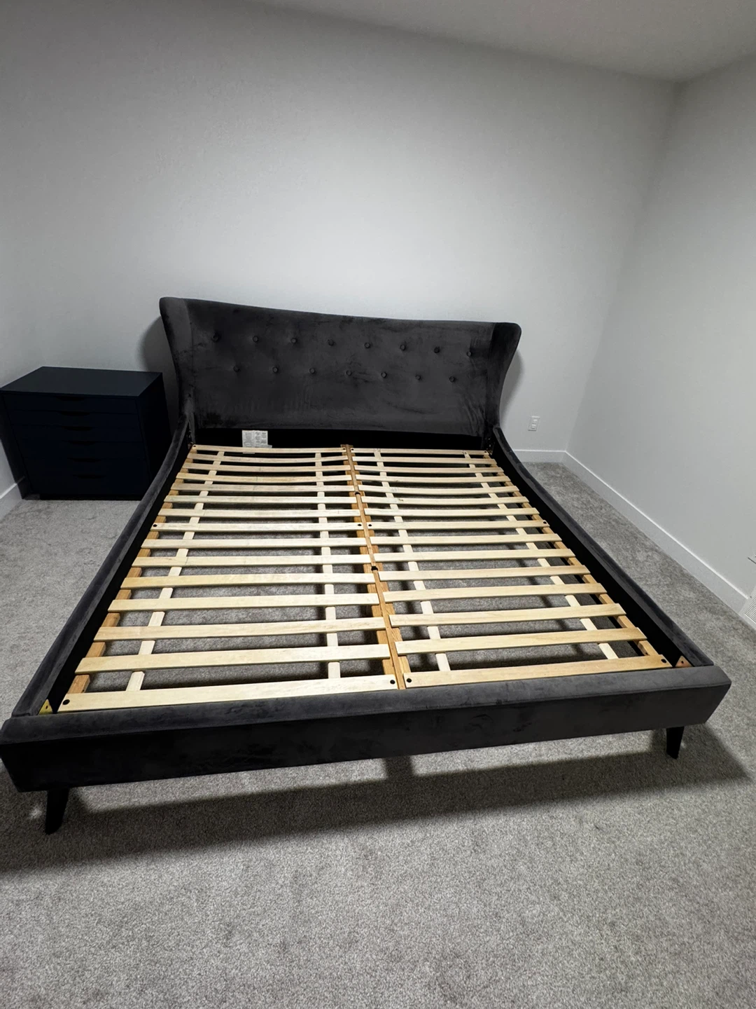 King Size Dark Grey Velvet Tufted Wingback Bed Frame - photo 3