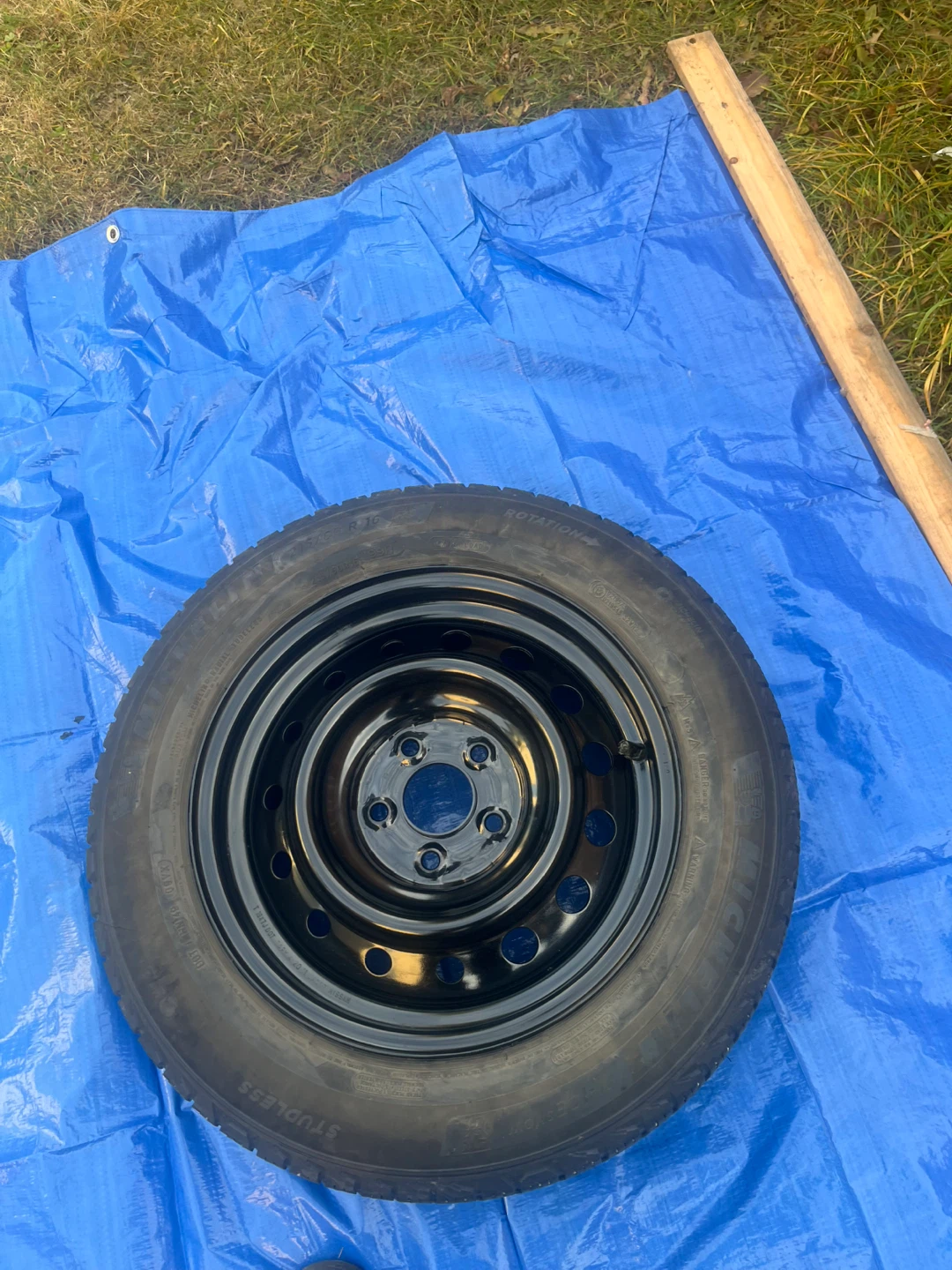 Set of Michelin X-Ice Snow Tire 215/60 R16 Wheel Size: 16x7