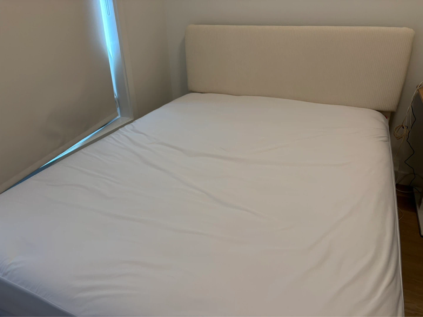 Queen Size Endy Hybrid 13” Plush Mattress + Cream Bedframe - photo 3