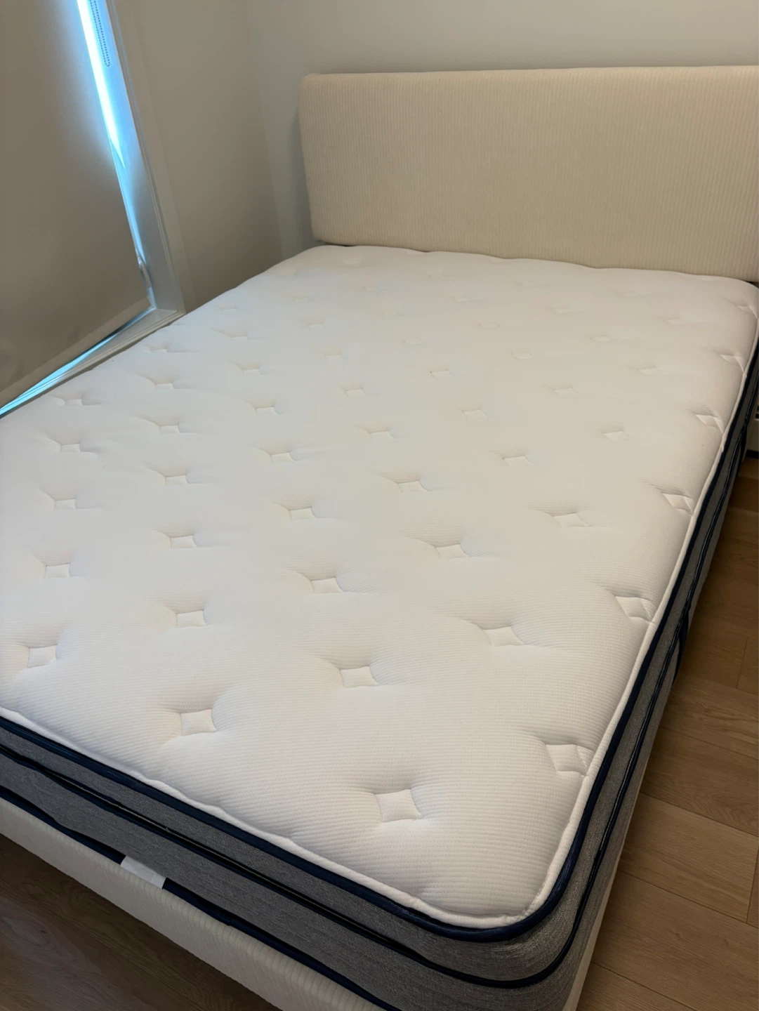 Queen Size Endy Hybrid 13” Plush Mattress + Cream Bedframe - photo 2