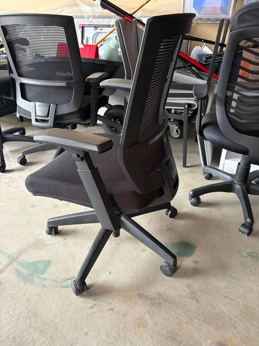 Black Mesh Office Chair - photo 2