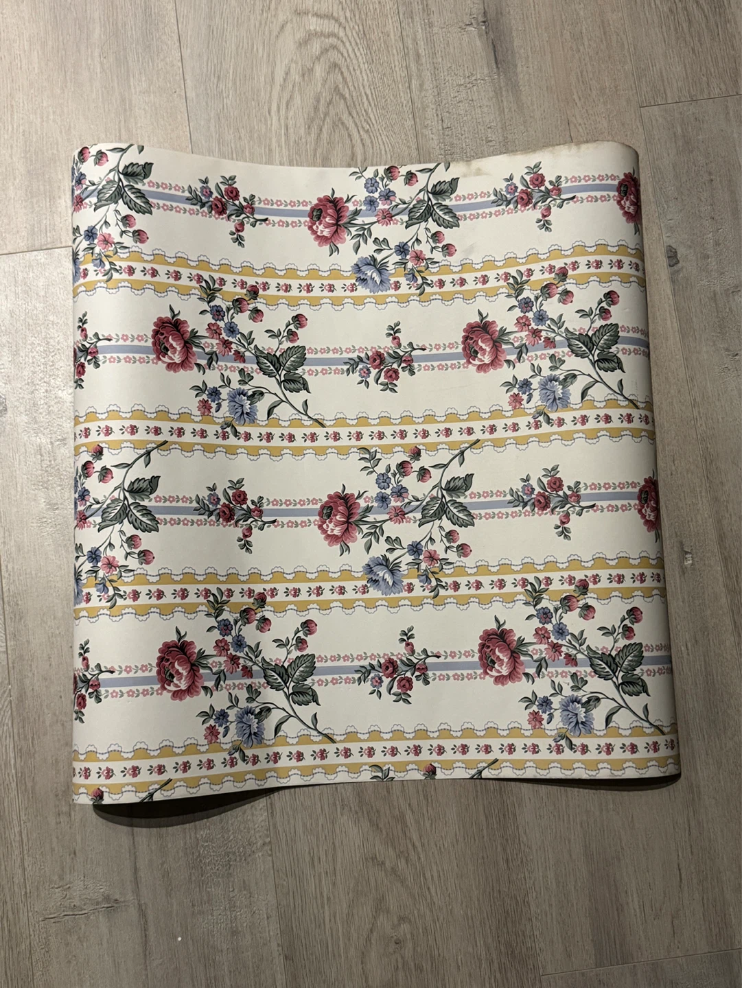 Vintage Floral Wallpaper Roll - photo 2