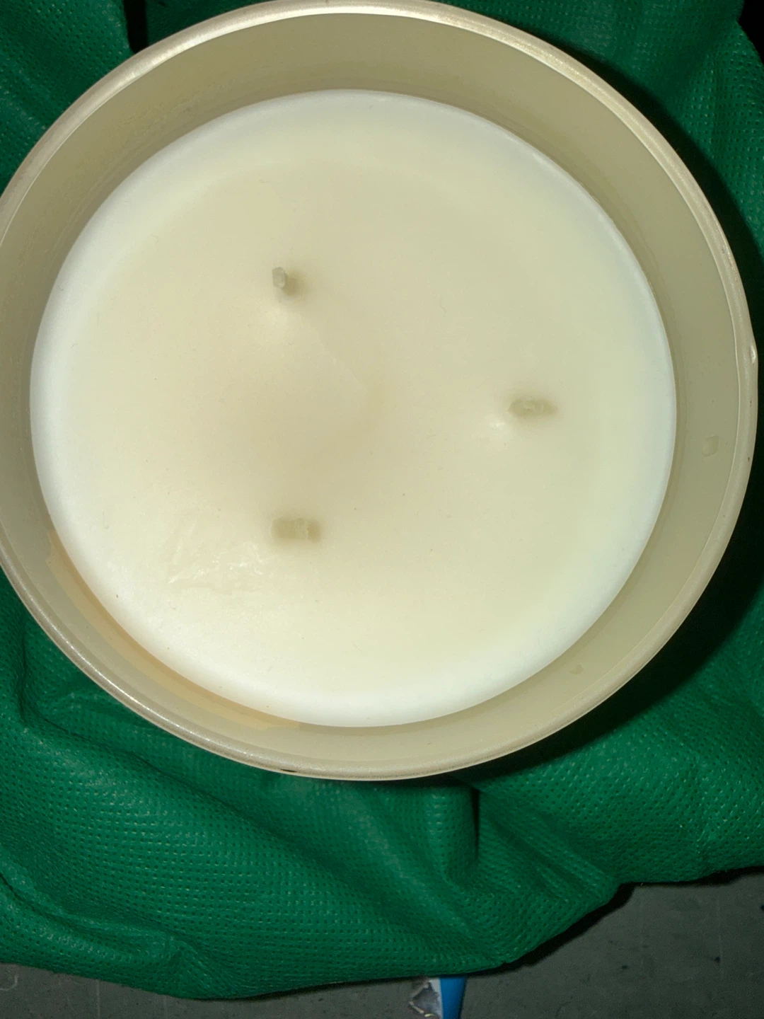 White Barn Vanilla Bean Scented Candle 🕯️ - photo 3