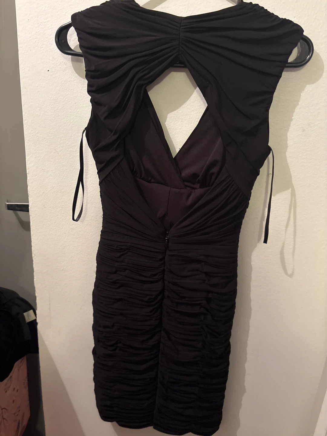 BCBGMAXAZRIA Black Ruched Keyhole Dress - photo 4