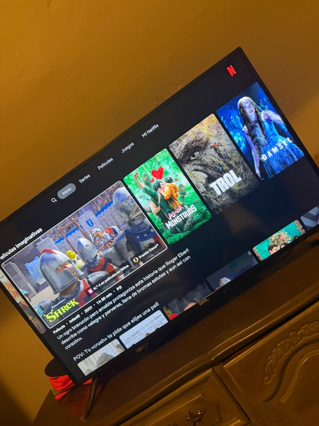 Netflix Smart TV Roku tv 42”