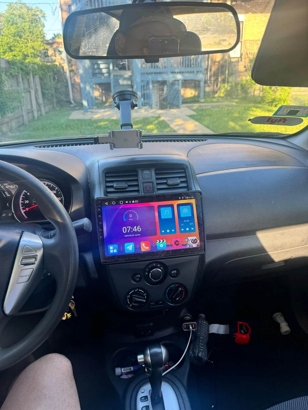 2017 Nissan Versa SV Sedan - photo 4