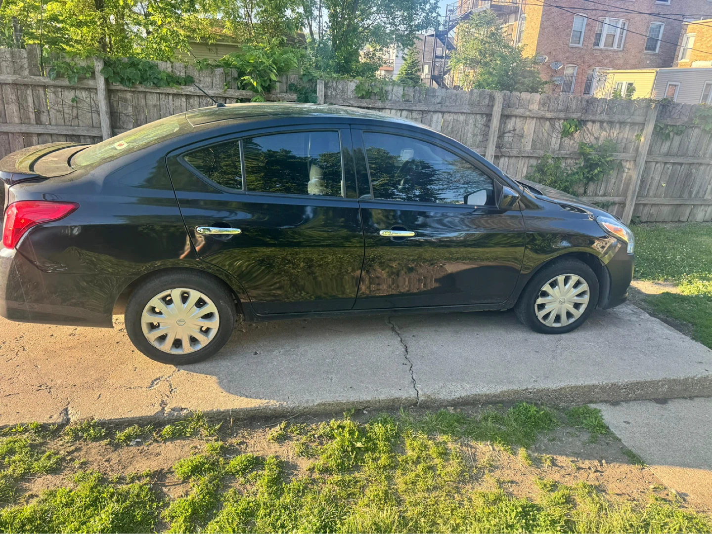 2017 Nissan Versa SV Sedan - photo 2