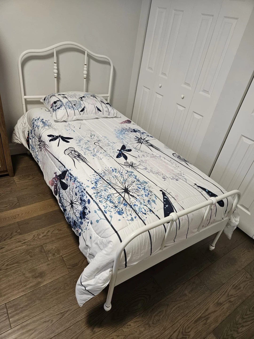 2 units White Twin Size Dandelion and Dragonfly Duvet