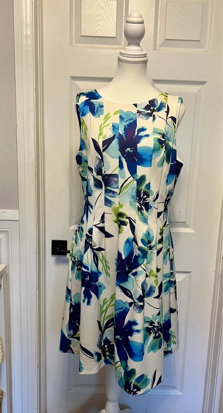 New Floral Sleeveless Dress - L