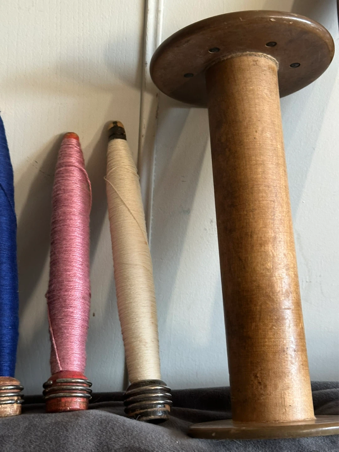 Antique bobbins lot - photo 4
