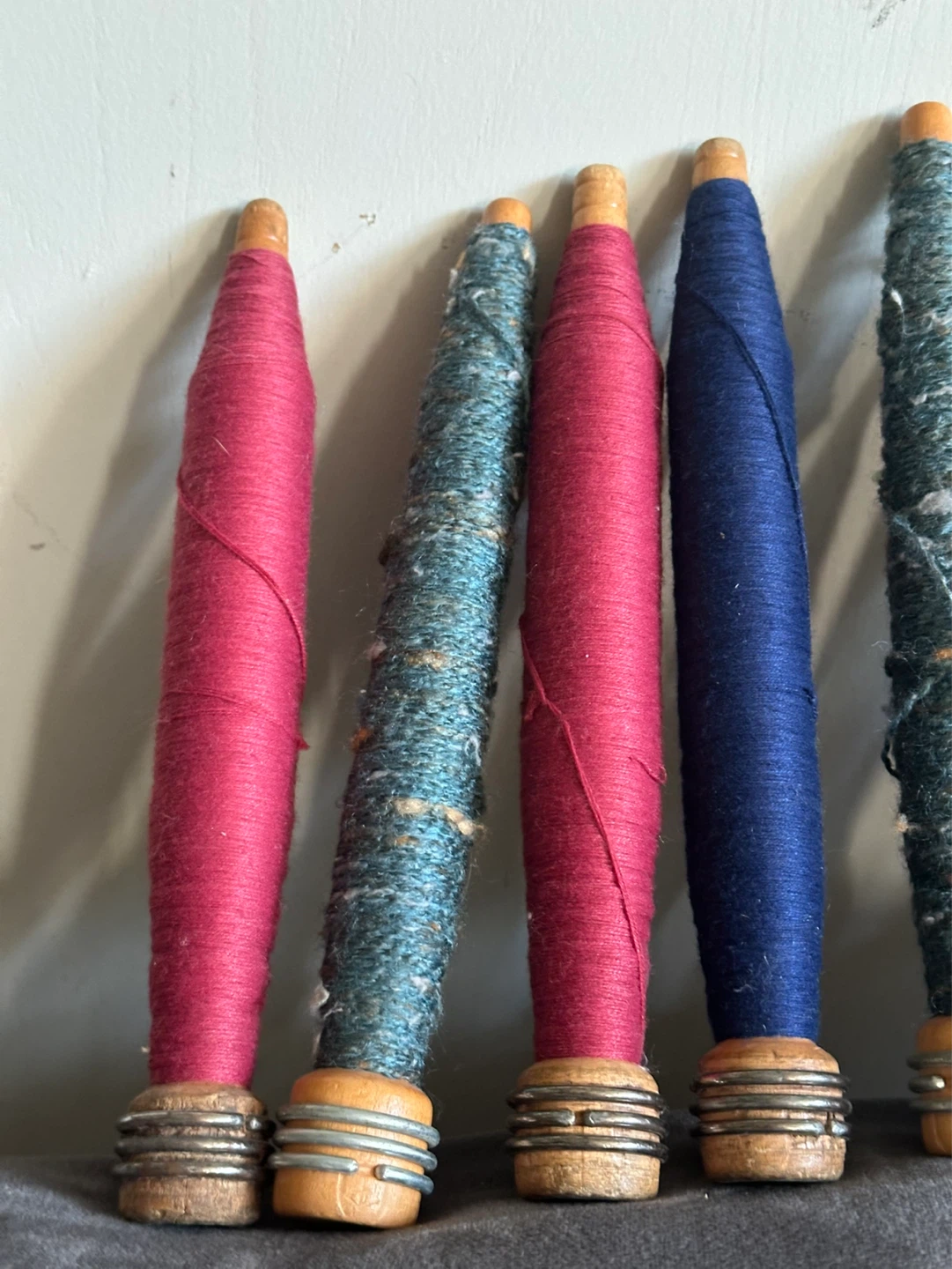 Antique bobbins lot - photo 2