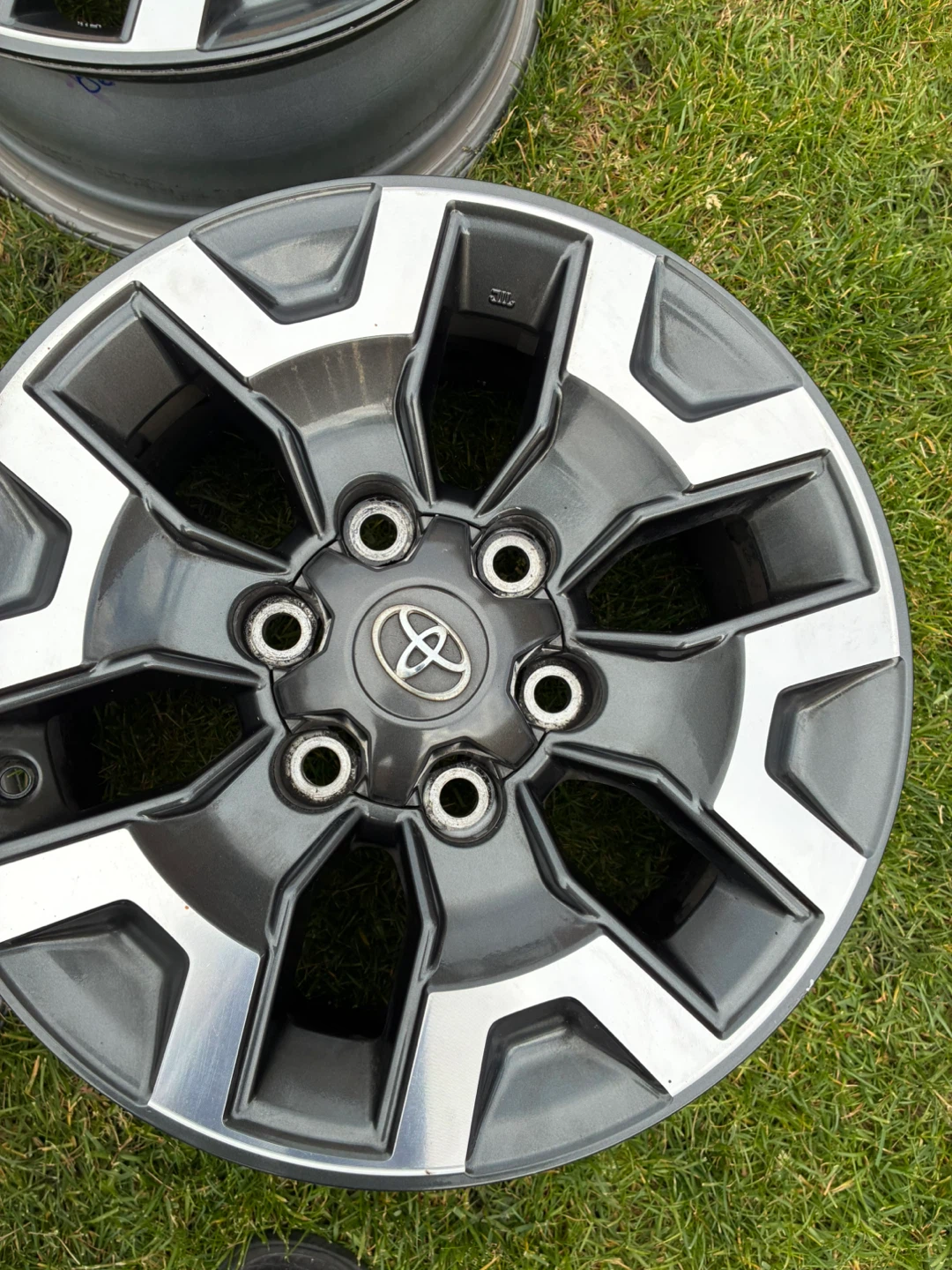 Set of 4 Toyota 16-inch Alloy Wheels - photo 5