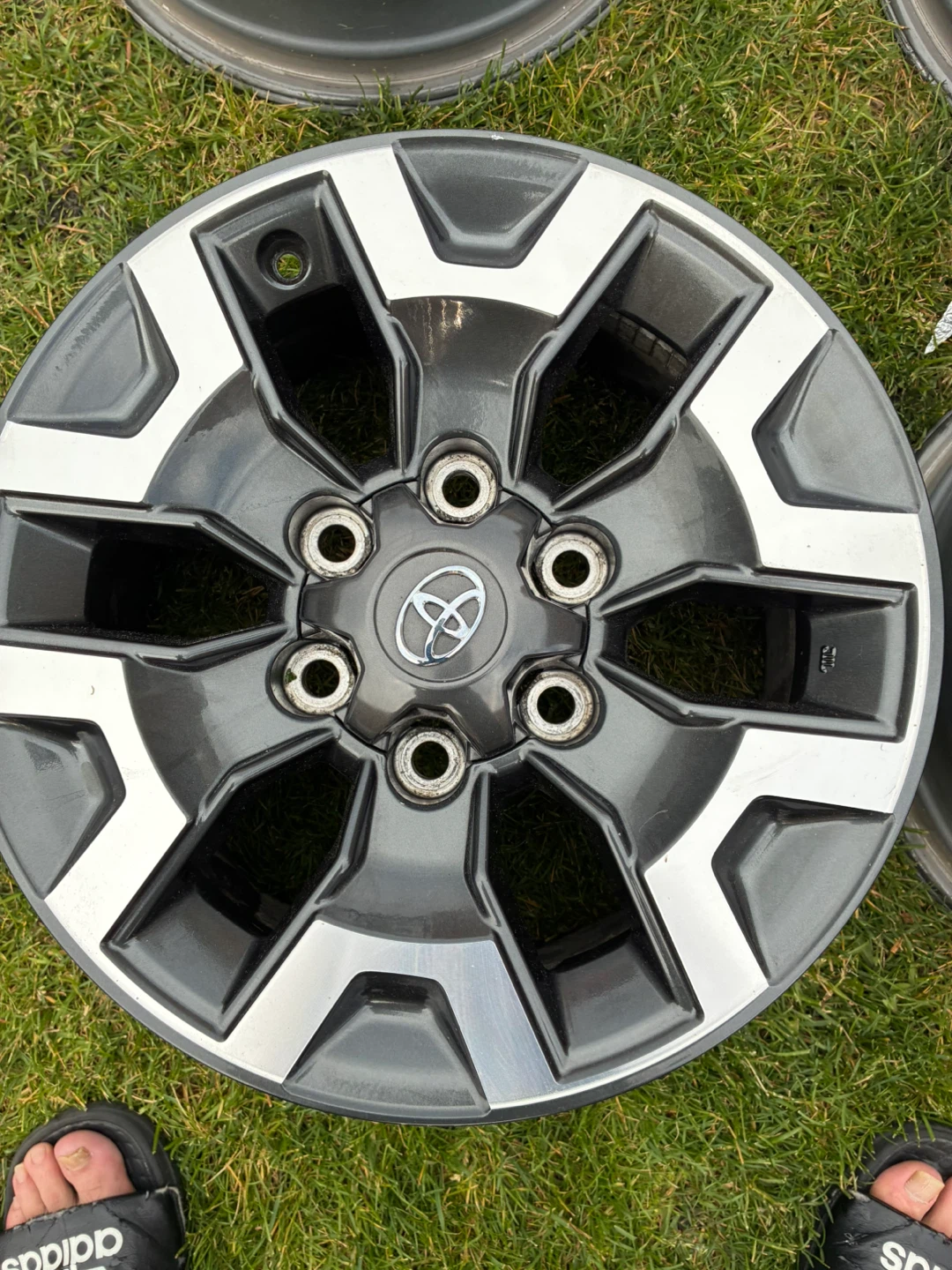 Set of 4 Toyota 16-inch Alloy Wheels - photo 2