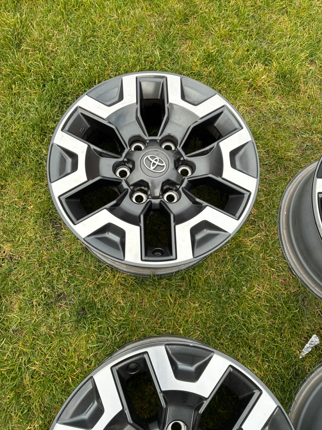 Set of 4 Toyota 16-inch Alloy Wheels - photo 3